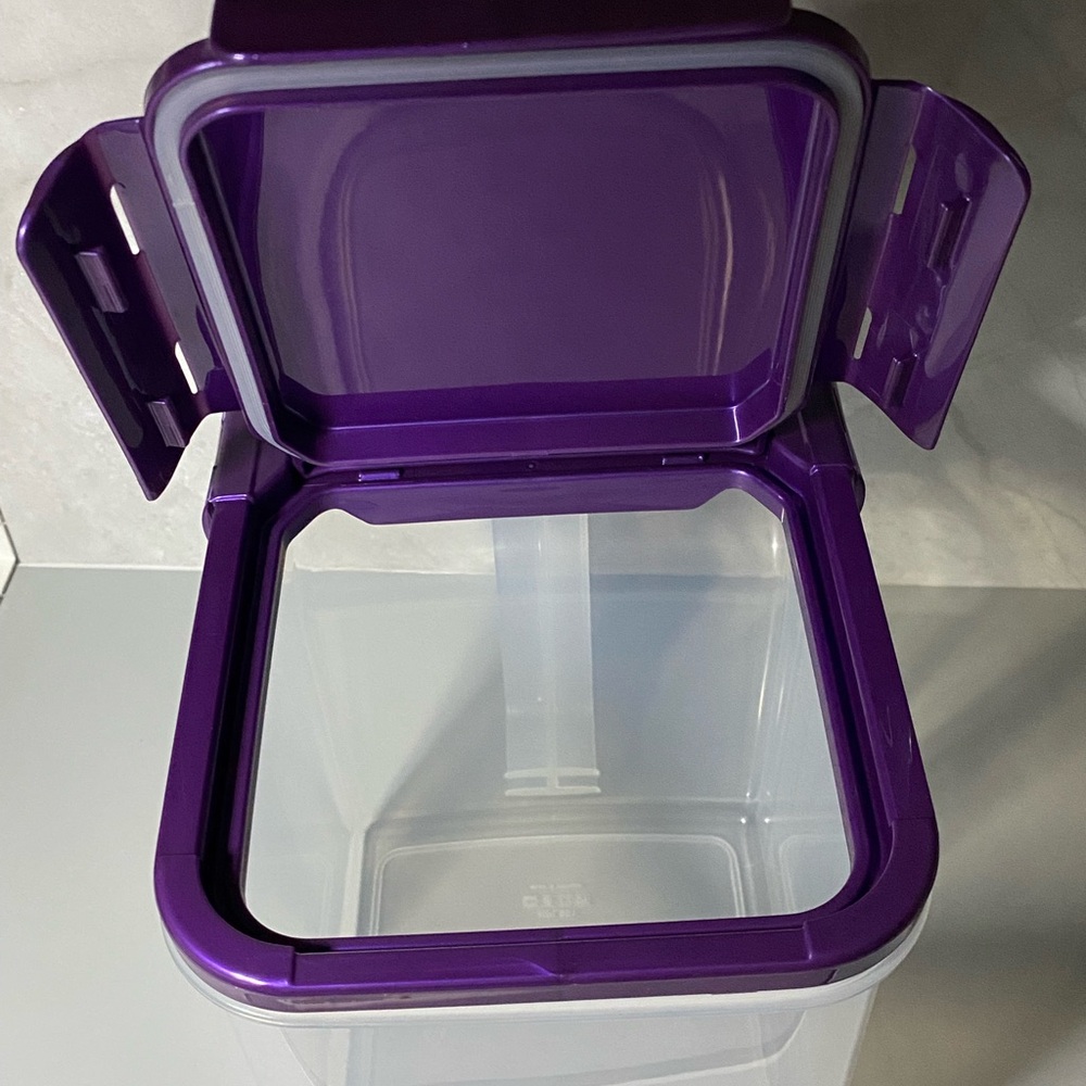 LocknLock Food Storage Container - Picture 2 of 3